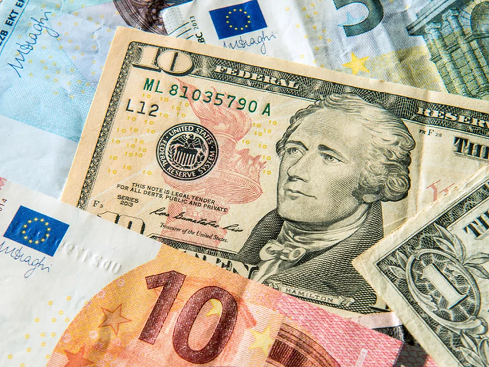 Euro fica abaixo de US$ 1,01 e se aproxima da paridade com o dólar￼
