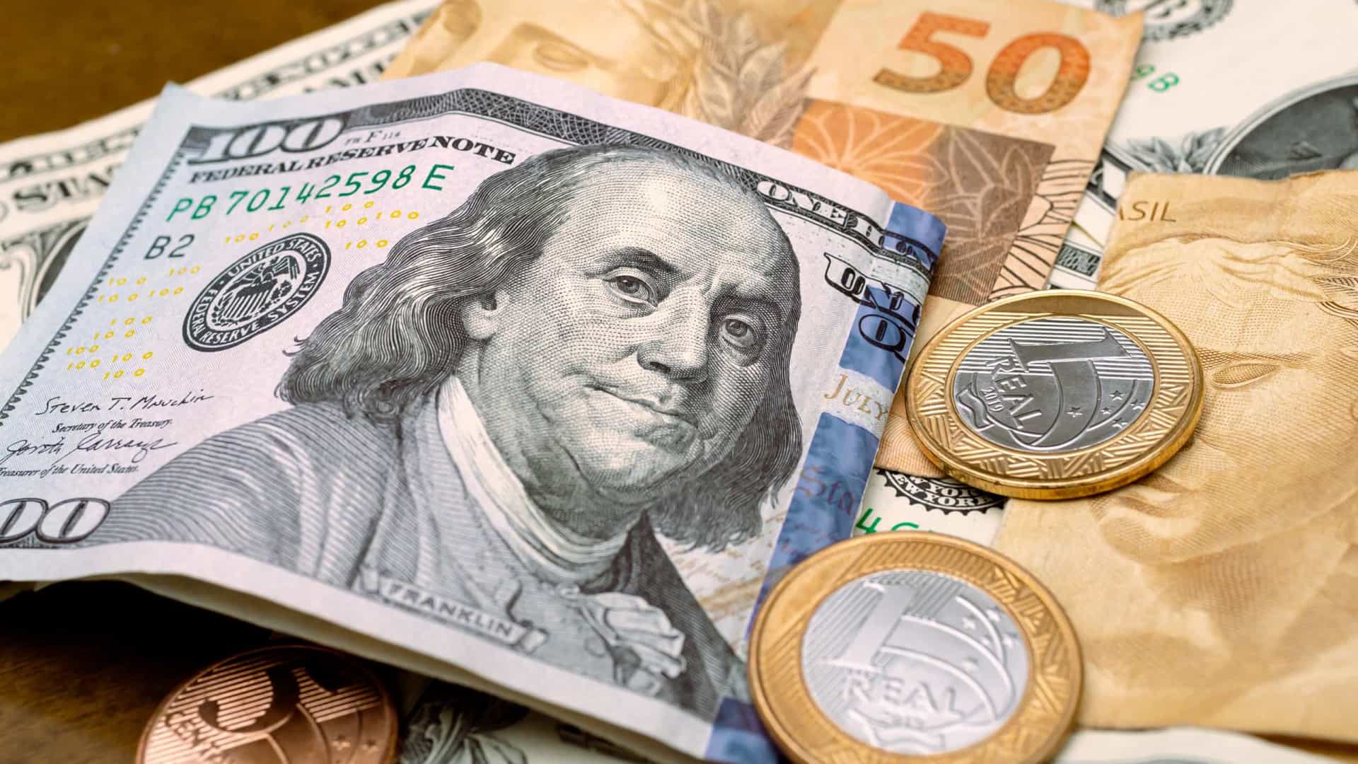 Dólar encerrou a sessão desta sexta em leve alta, na casa de R$ 5,17￼