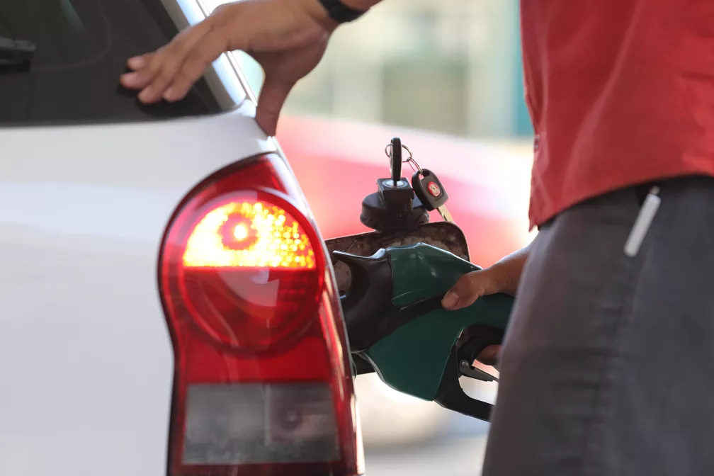 Petrobras reduz preço da gasolina pela primeira vez no ano a partir de quarta-feira￼