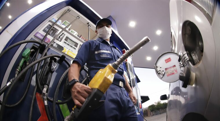 Lichi admite: tendencia es bajar combustible, aunque alega que “no hay condiciones”