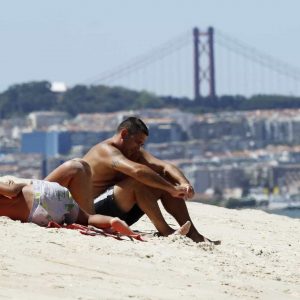 Calor, seca, guerra e ‘horário de Hitler’ são os vilões do verão na Europa a 40°C