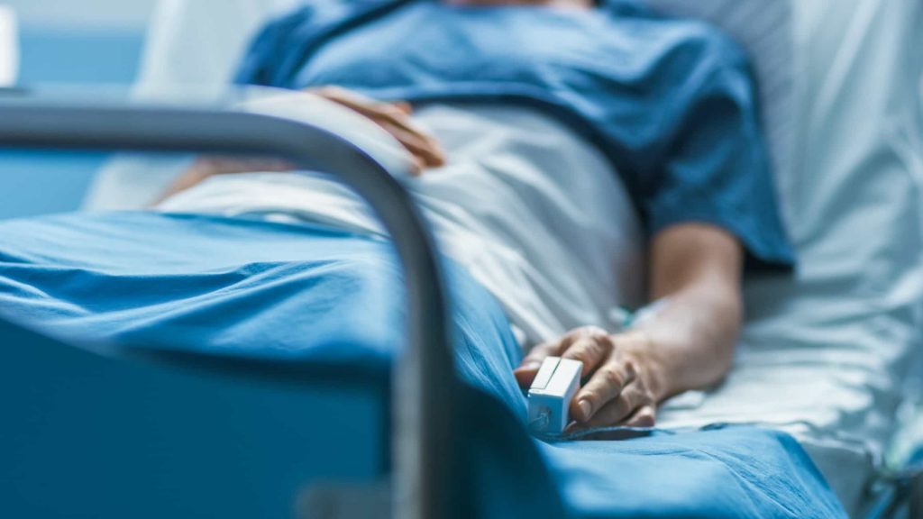 Hospital da USP vê alta repentina de casos e internações por Covid em três dias
