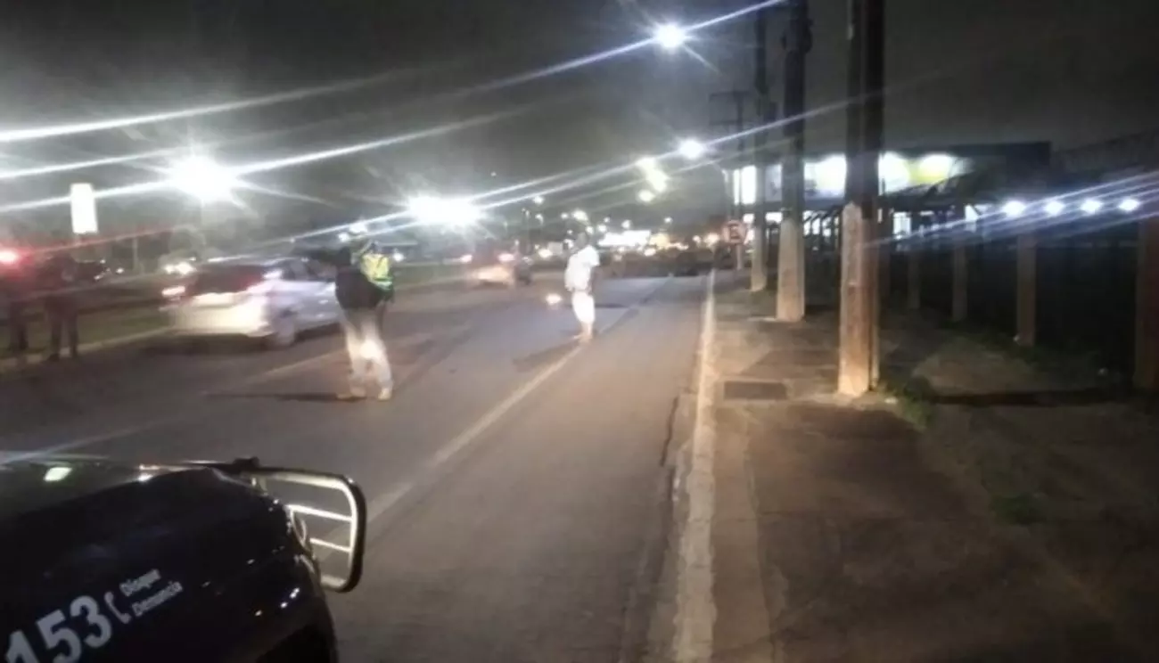 Polícia é acionada em tentativa de fechamento com pneus da Avenida Brasil na fronteira