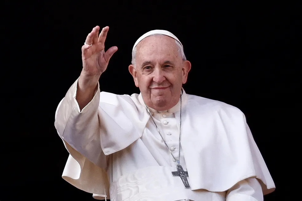 Em mensagem de Natal, papa menciona 3ª Guerra Mundial e faz apelo para ‘silenciar armas’ na Ucrânia