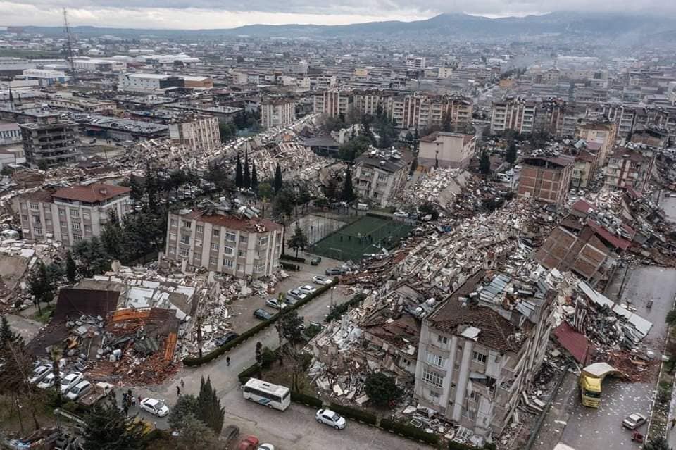 Sube a 5.100 la cifra de muertos en Turquía por devastadores terremotos