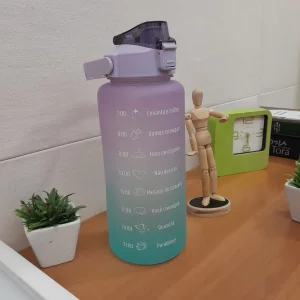 ‘2 litros, você consegue!’ Garrafas d’água motivacionais são indicadas por médicos? Quanto devo beber por dia?