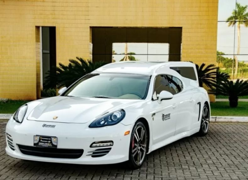 Sua ultima viagem em um Porsche de quase R$ 400 mil foi transformado em carro funerário