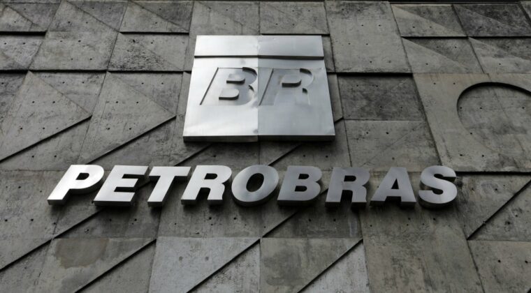 Petrobras baja precios tras dejar de alinearse con mercado internacional