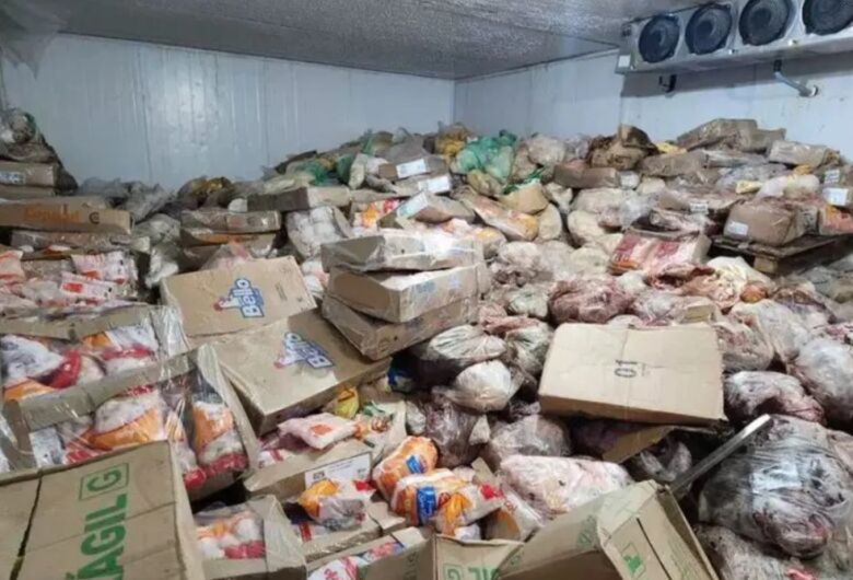 PONTA PORÃ.Cerca de 30 toneladas de carne estragada são apreendidos em açougue