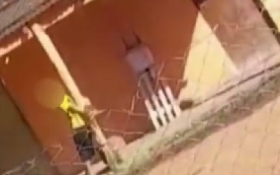 Mujer maniata a bisnieto como “castigo” por escaparse de su casa