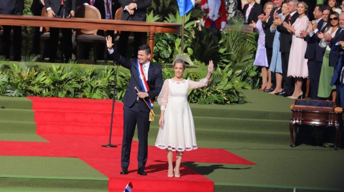 Santiago Peña juró y es el nuevo presidente del Paraguay hasta el 2028