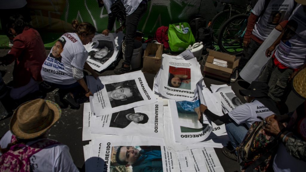 México encontra corpos de 6 adolescentes mortos em sequestro que chocou país