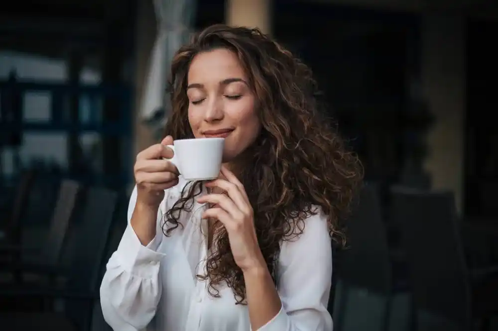 ¿Con qué se debe mezclar el café para tener energía y mejorar el ánimo?