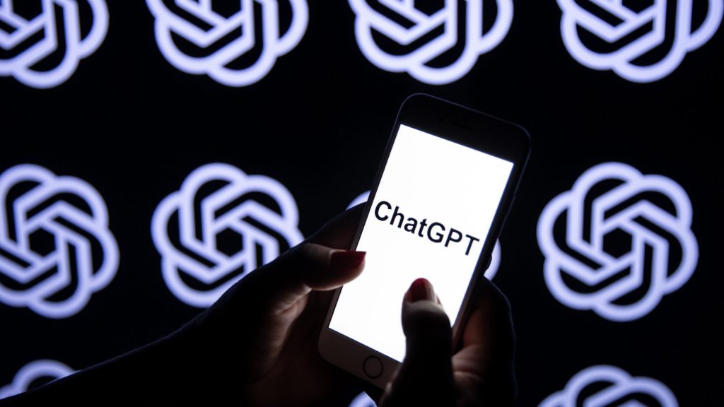 Com 100 milhões de usuários por semana, ChatGPT ganha atualização