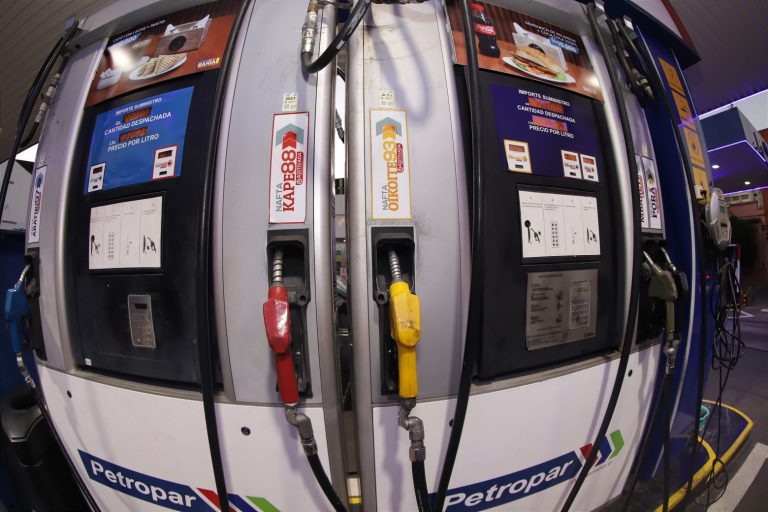 Reducir precios de combustibles es una política comercial y ya no debería ser una sorpresa, afirma Petropar