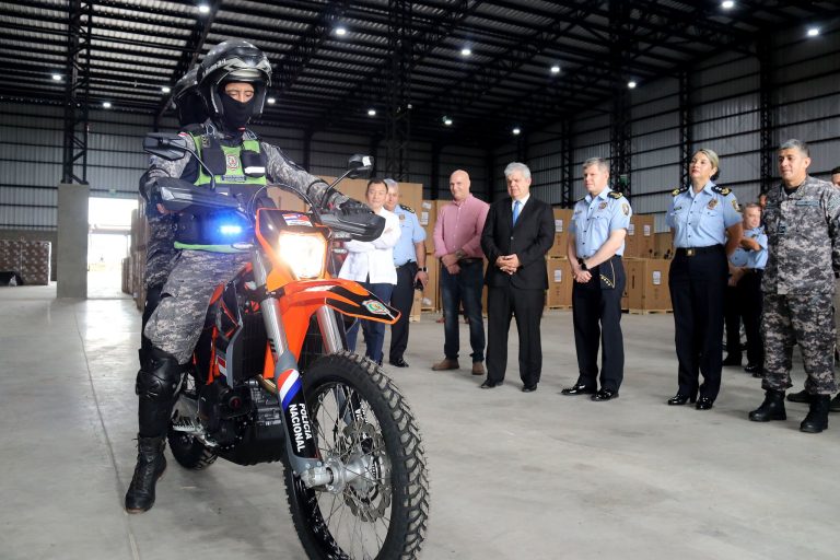 Ministerio del Interior recibe donación de 600 motocicletas para el Grupo Lince