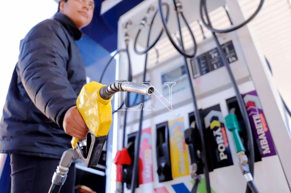 Peña anuncia cuarta reducción del precio del combustible y gas