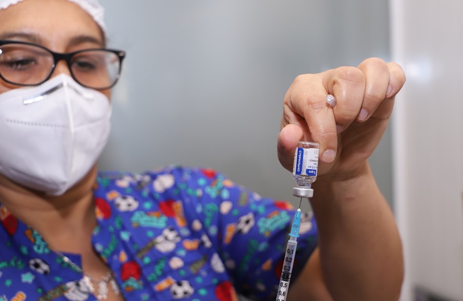 Vacunas representan un escudo seguro contra el covid-19, recuerda Salud