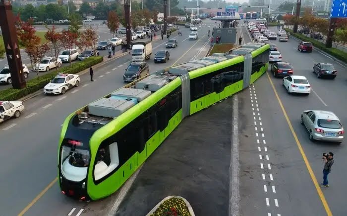 China lança trem inovador sem trilhos e revoluciona transporte urbano