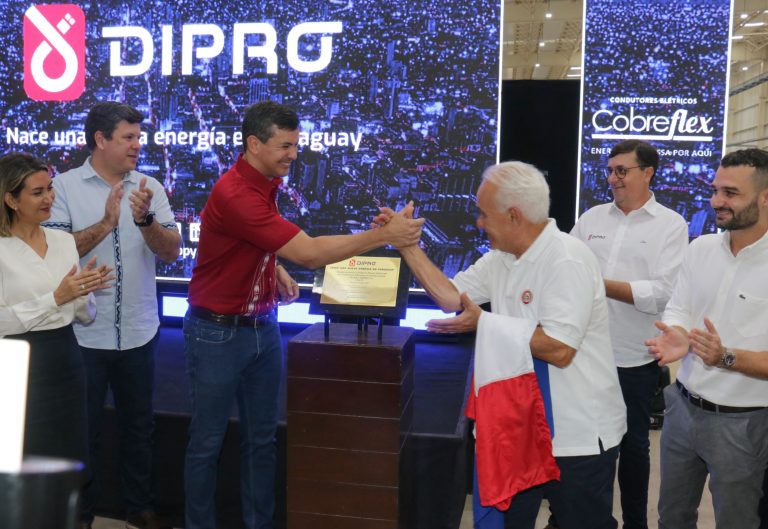 Peña elogia a emprendedores durante inauguración de fábrica en Guarambaré