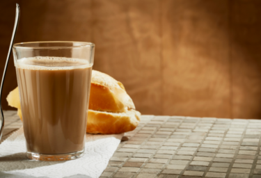 Os benefícios do café com leite que você não conhece