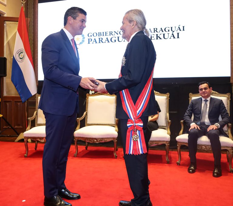 Presidente impuso condecoración con la Orden Nacional del Mérito a «Koki» Ruiz