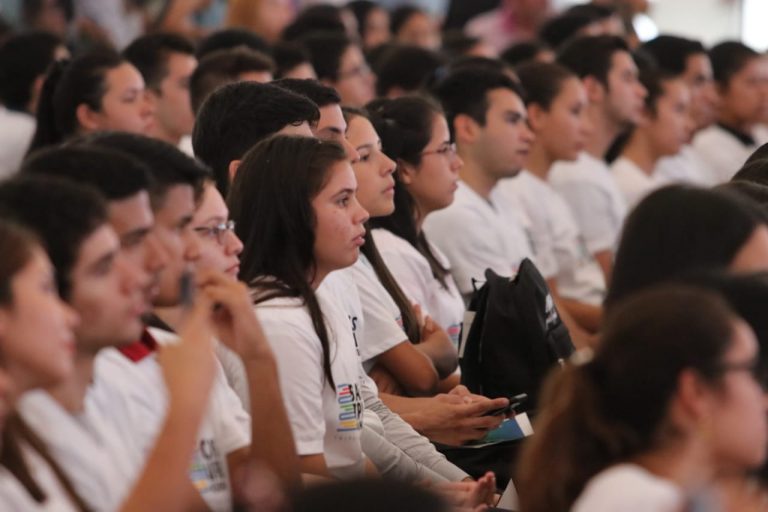 Itaipu publicó lista oficial de 4.583 jóvenes adjudicados con Becas del Gobierno