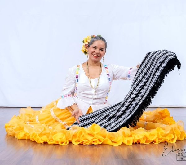 Kathia Coronel: “Nuestras danzas son muy apreciadas en España y son  una manera de sobrellevar nuestra lejanía” 