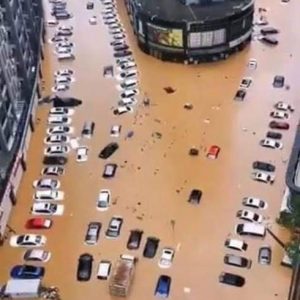 Inundación en el desierto: fuertes lluvias paralizan a Emiratos Árabes