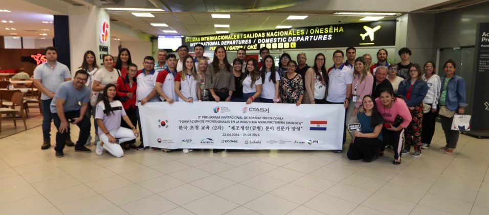 Viajó a Corea nuevo grupo de jóvenes becados para entrenamiento en electromovilidad