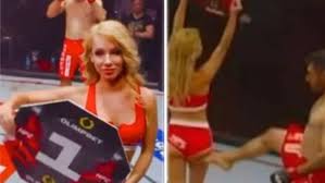 Luchador de MMA pega una patada en las nalgas a la ring-girl y la afición intenta lincharlo