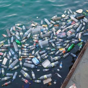 Un 24% de los plásticos contaminantes cuyo origen se puede rastrear son de cinco empresas