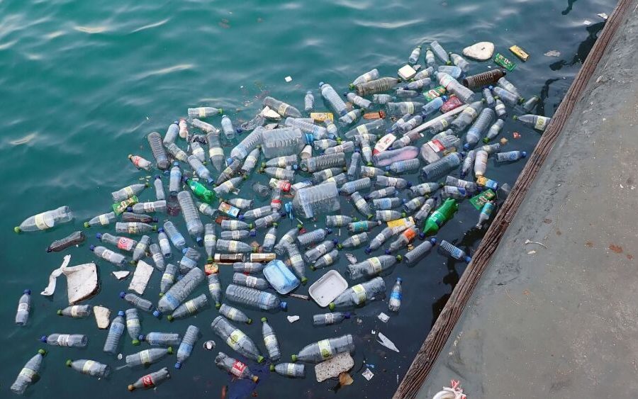 Un 24% de los plásticos contaminantes cuyo origen se puede rastrear son de cinco empresas