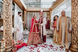 Caravana de Rolls Royce e três dias de festa: o luxo e a extravagância dos casamentos indianos, que podem custar até R$ 4 milhões