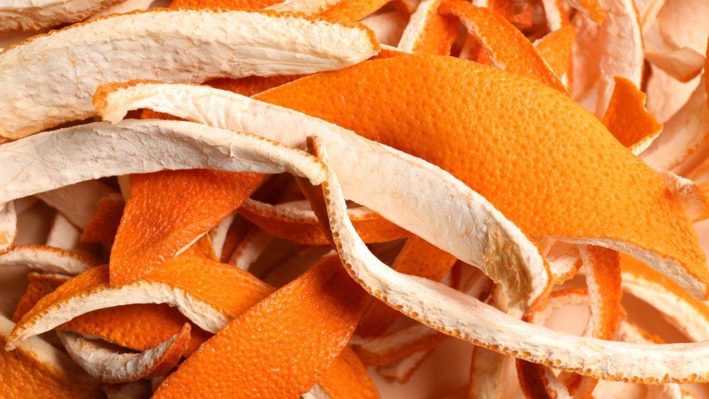 Três formas deliciosas de (re)aproveitar as cascas de laranjas e limões