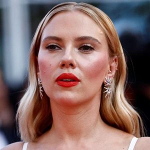Por que ChatGPT vai deixar de usar voz parecida com a de Scarlett Johansson