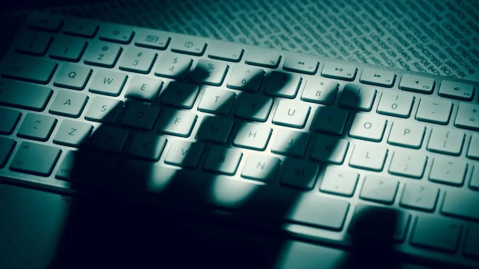 ‘Vírus’ espião infecta PC e registra tudo o que você digita