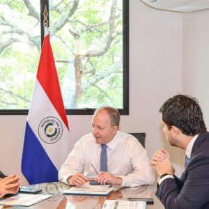 Autoridades analizan planes de inversión y necesidades para mejorar sistema eléctrico