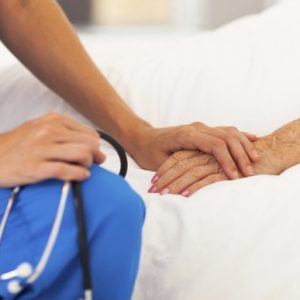 Informe revela que solo el 50% de las carreras de medicina habilitadas tienen acreditación de calidad