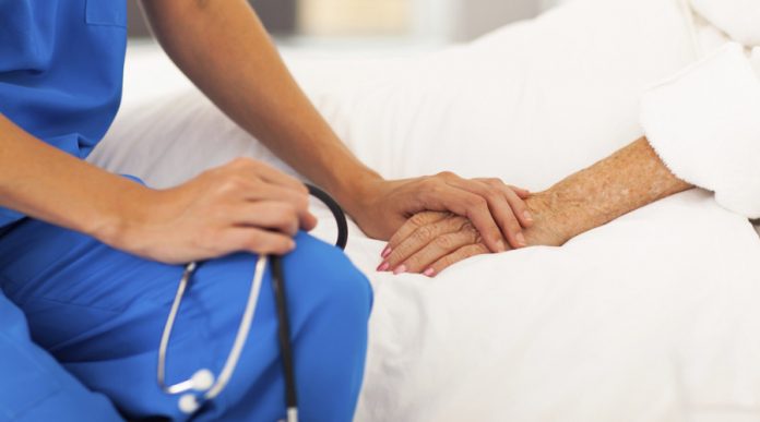 Informe revela que solo el 50% de las carreras de medicina habilitadas tienen acreditación de calidad
