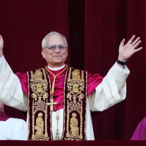 LGBTs aguardam sinal de Leão 14 mais próximo ou mais distante de Francisco