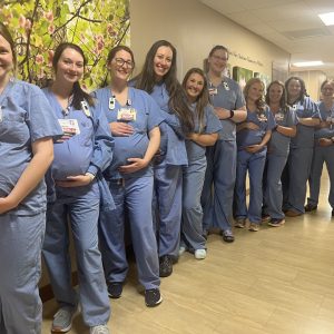 Baby boom em hospital dos EUA: 14 enfermeiras grávidas ao mesmo tempo