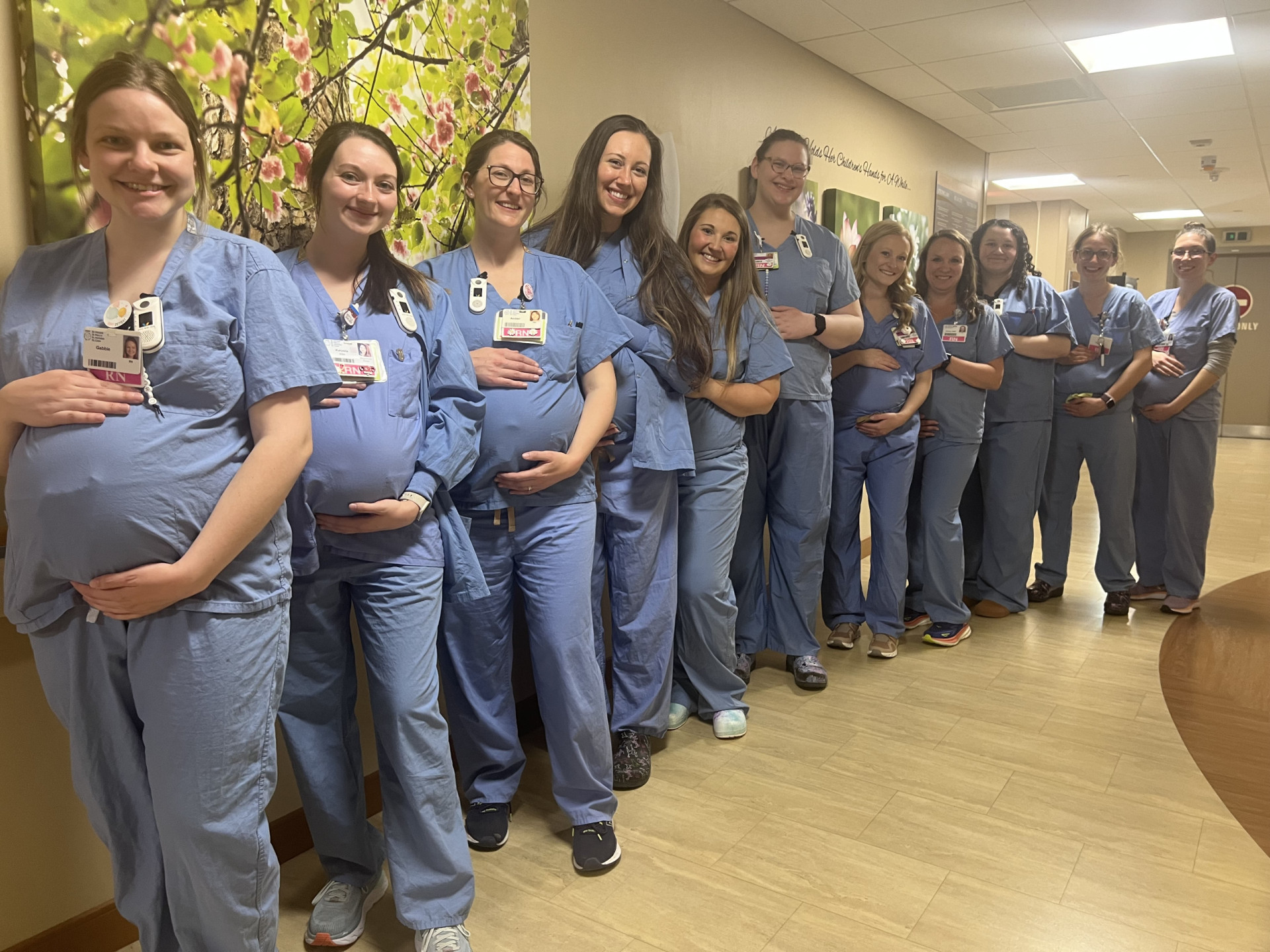 Baby boom em hospital dos EUA: 14 enfermeiras grávidas ao mesmo tempo