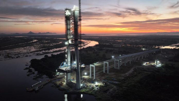 Puente que conectará Carmelo Peralta con Puerto Murtinho tiene casi 70% de avance