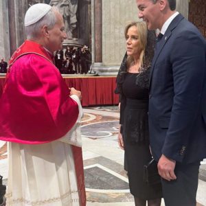 Jefe de Estado participó de la entronización del papa León XIV en el Vaticano